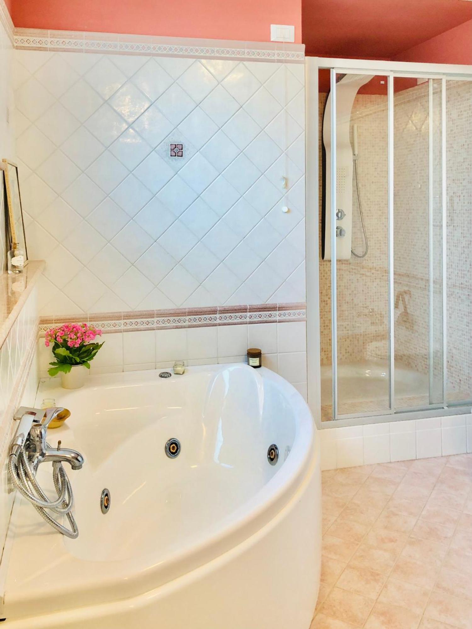 Blue Apricot Apartment Con Jacuzzi Montesilvano Marina Exteriér fotografie